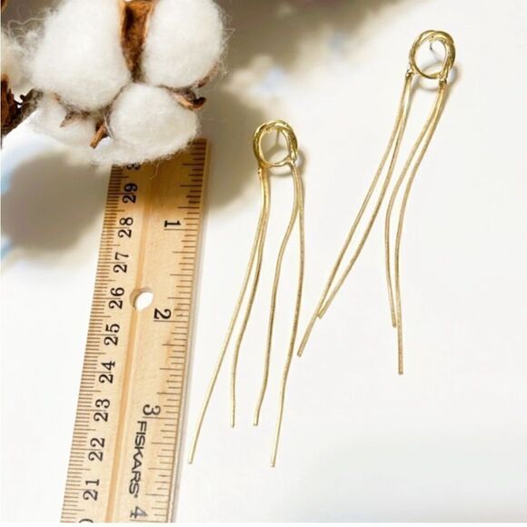 Elegant Gold Dangle Earrings N1441 - Picture 4 of 5